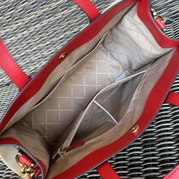 Michael Kors Kenly Large Tote - Picture 9 of 15